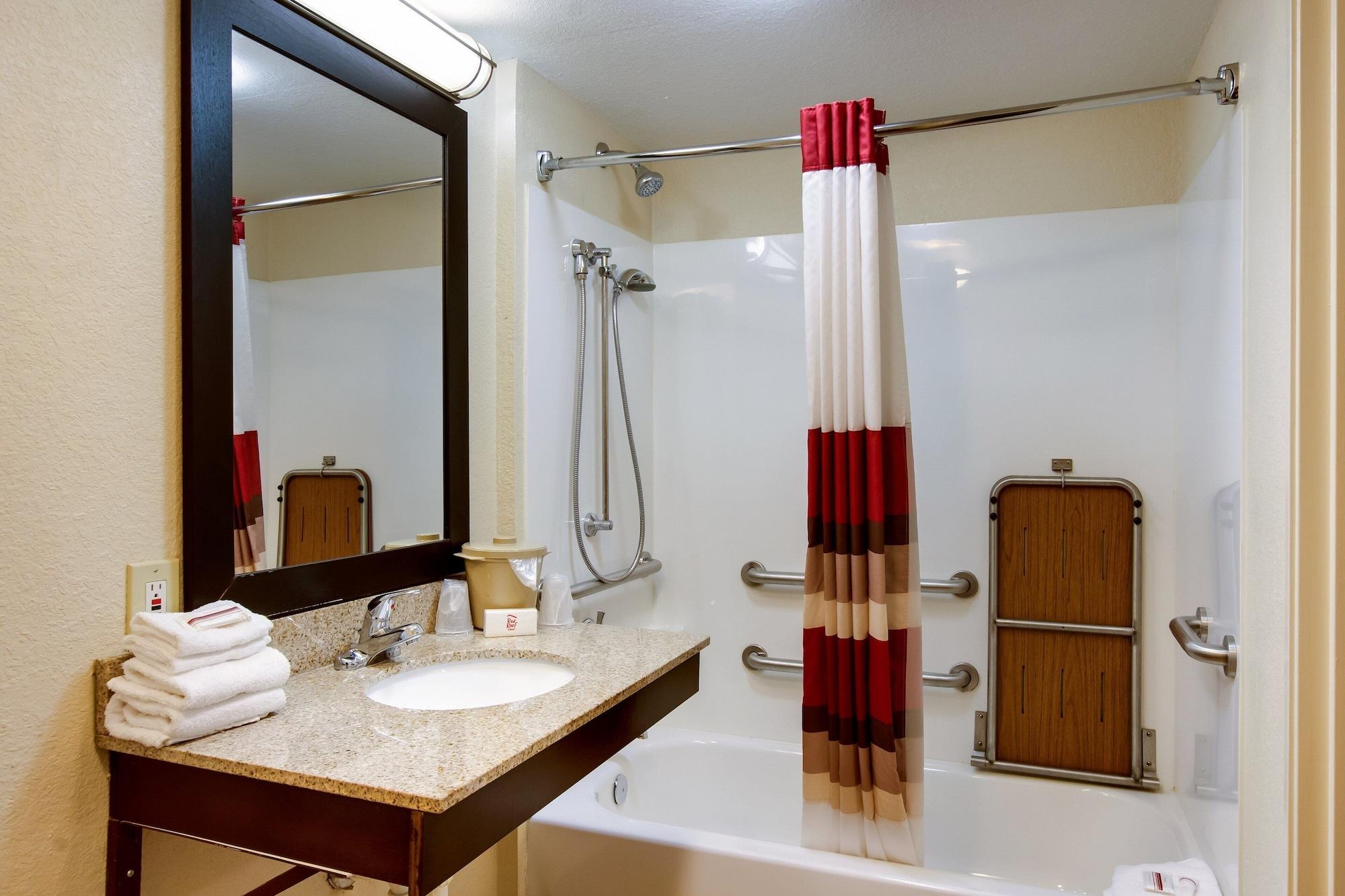 Red Roof Inn Grand Rapids Airport Каскейд Экстерьер фото