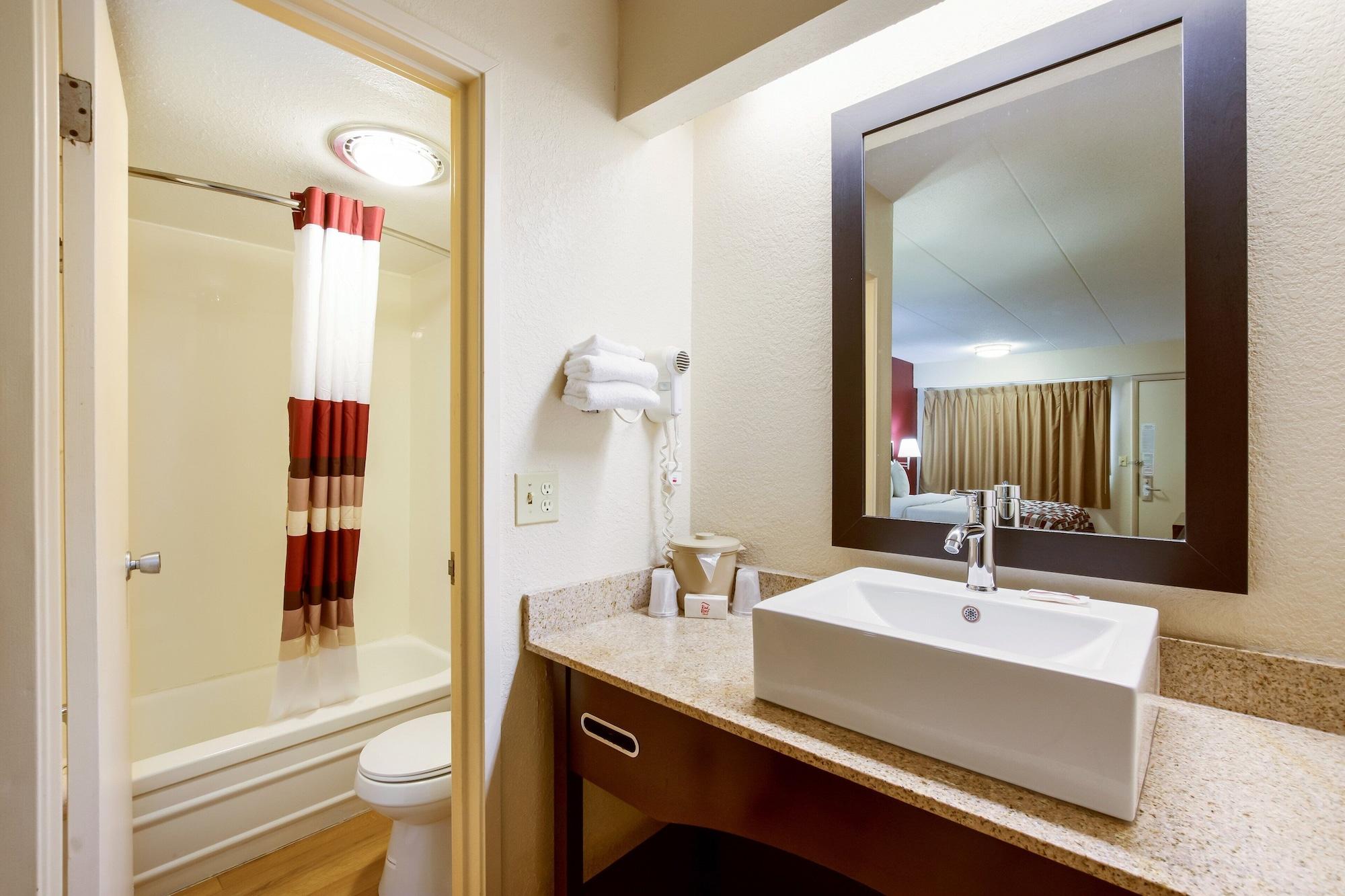 Red Roof Inn Grand Rapids Airport Каскейд Экстерьер фото