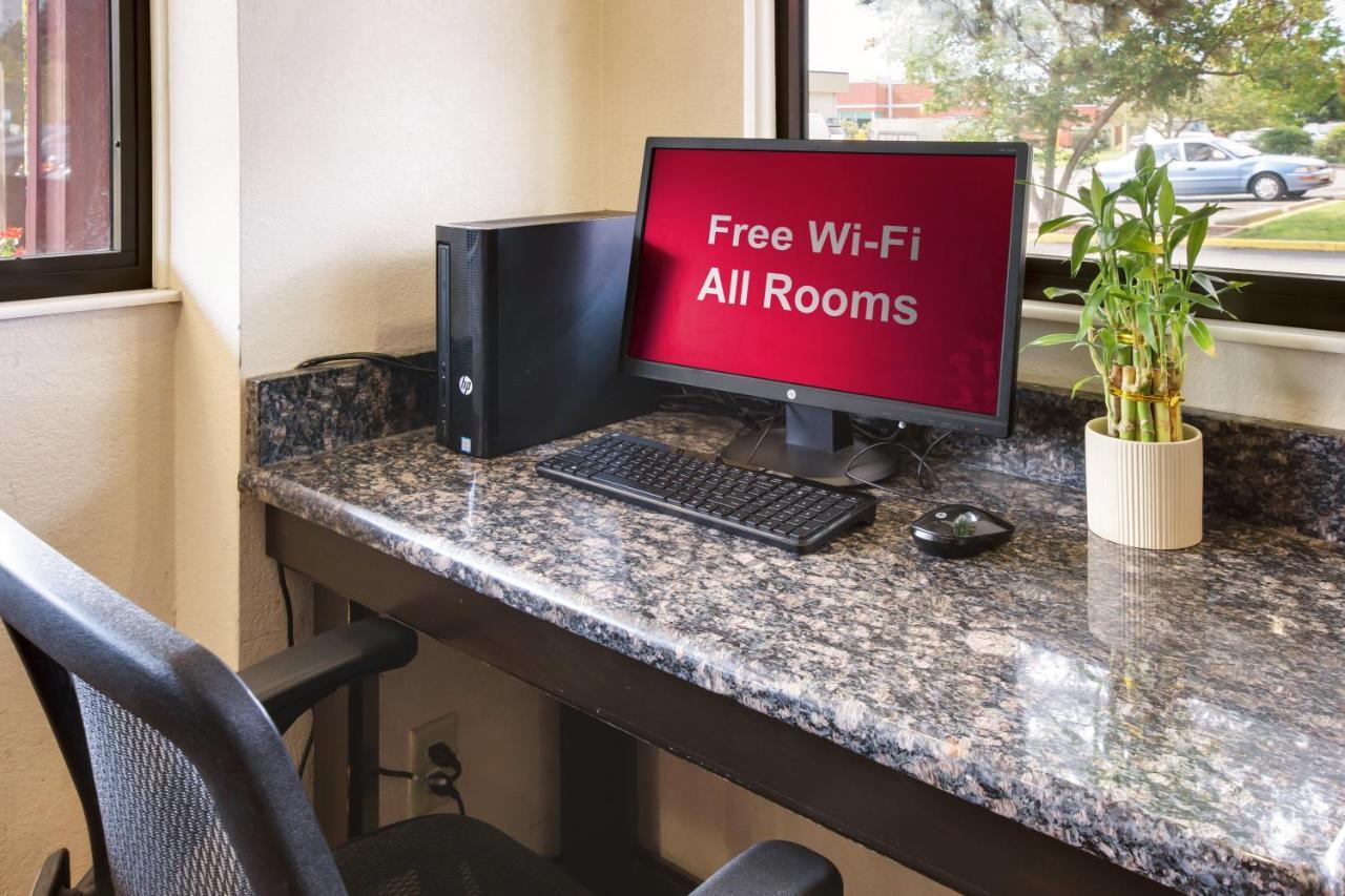 Red Roof Inn Grand Rapids Airport Каскейд Экстерьер фото